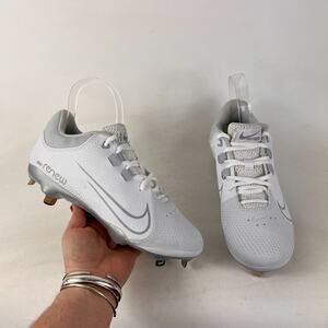 Nike Hyperdiamond 4 Pro Fast Pitch softball shoes women’s 7.5 white silver NEW